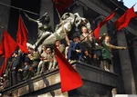 1930 berlin colorized flag germany may_day meta:photo red_flag statue // 1440x1029 // 206KB