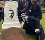 bolshevik grave monarchism russia russian_empire russian_sfsr soviet_union tsar tsar_nikolai_ii vladimir_lenin // 552x494 // 75KB