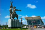 1985 hammer_and_sickle meta:photo moscow russia soviet_union statue worker_and_kolkhoz_woman // 2048x1355 // 847KB