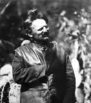 glasses leon_trotsky meta:lowres meta:monochrome meta:photo trotskyism // 440x500 // 65KB