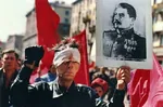 1993 blood joseph_stalin meta:photo protest raised_fist russia russian_federation russian_sfsr soviet_union // 600x394 // 38KB