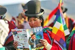 bolivia book evo_morales hat latin_america magazine meta:photo reading // 990x660 // 179KB