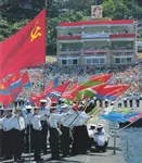 1978-1980 flag hammer_and_sickle meta:photo red_flag russia sailor soviet_navy soviet_union uniform vladimir_lenin vladivostok // 3491x4000 // 25MB