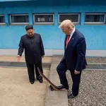 dmz donald_trump juche kim kim_jong_un korea korea_dpr meta:edit skateboard united_states // 1062x1062 // 112KB