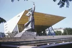 1984 cinema krasnodar meta:photo russia soviet_union statue // 1500x1000 // 231KB