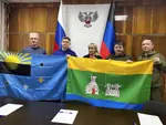 donetsk donetsk_people's_republic flag meta:photo russia ukraine vexillology young_guard_of_united_russia // 4032x3024 // 3.2MB