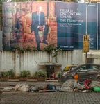 billboard capitalism donald_trump homeless india inequality meta:photo poverty propaganda united_states // 922x960 // 161KB