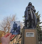 darth_vader meta:photo odessa star_wars statue ukraine vladimir_lenin // 745x780 // 163KB