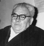 amadeo_bordiga bordigism glasses left_communism meta:lowres meta:monochrome meta:photo old smug // 347x367 // 106KB