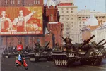 armored_fighting_vehicle comrade_pajeet cpi_marxist hammer_and_sickle india parade salute scooter soviet_union t-72 tank // 1243x837 // 2.3MB