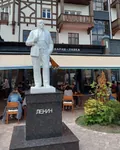 meta:photo restaurant russian_text statue vladimir_lenin // 720x900 // 144KB