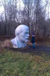 bust forest meta:photo statue vladimir_lenin // 853x1280 // 430KB