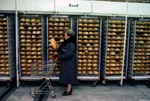 bread cart food meta:photo soviet_union store // 700x470 // 77KB