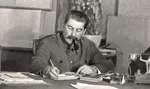 desk joseph_stalin meta:monochrome meta:photo pipe smoking soviet_union writing // 700x417 // 66KB