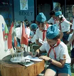 artek children crimea flag meta:photo patch pioneer red_flag soviet_union // 1173x1200 // 453KB