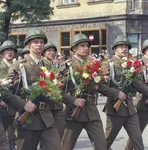 1986 cracow gun meta:photo poland polish_people's_republic soldier weapon // 711x720 // 93KB