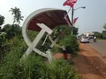 bus_stop flag hammer_and_sickle india kerala meta:photo red_flag // 602x452 // 118KB