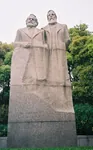 china chinese_text friedrich_engels karl_marx meta:photo shanghai statue // 897x1449 // 471KB