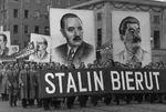 1951 boleslaw_bierut friedrich_engels joseph_stalin mao_zedong meta:monochrome meta:photo poland polish_people's_republic vladimir_lenin // 1024x688 // 159KB