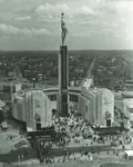 1939 meta:monochrome meta:photo new_york pavilion soviet_union statue united_states worlds_fair // 1600x2001 // 1.2MB