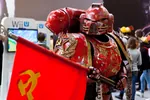 armor cosplay flag hammer_and_sickle red_flag space_marine warhammer warhammer_40k // 900x600 // 176KB